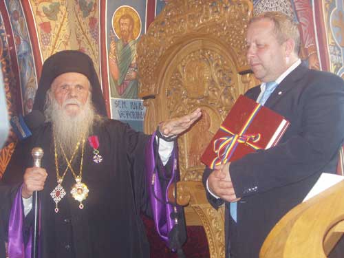 Foto Conferirea Ordinului Steaua Romaniei IPS Justinian Chira (c) eMM.ro